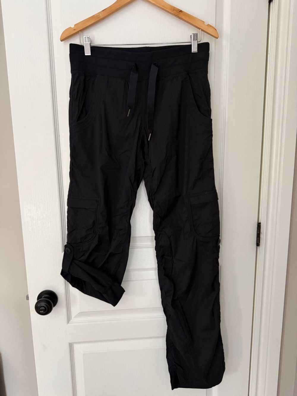 Lululemon Black Cargo Studio Pants crop option, so size dot, fits a size 8